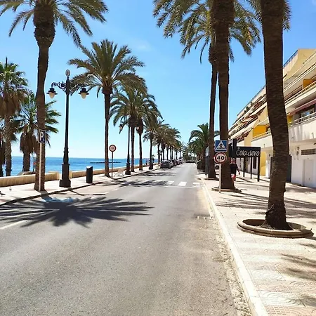Charming Three Bedrooms With Seaview 아파트 *